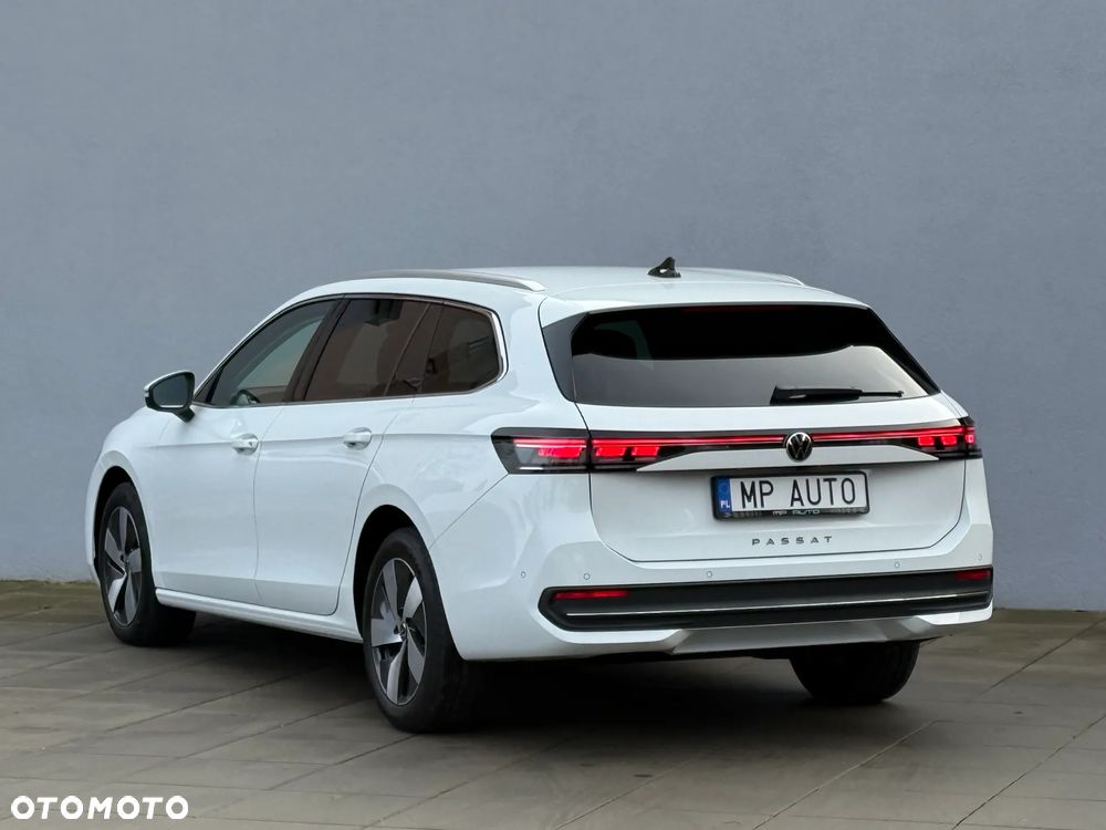 Volkswagen Passat - 4