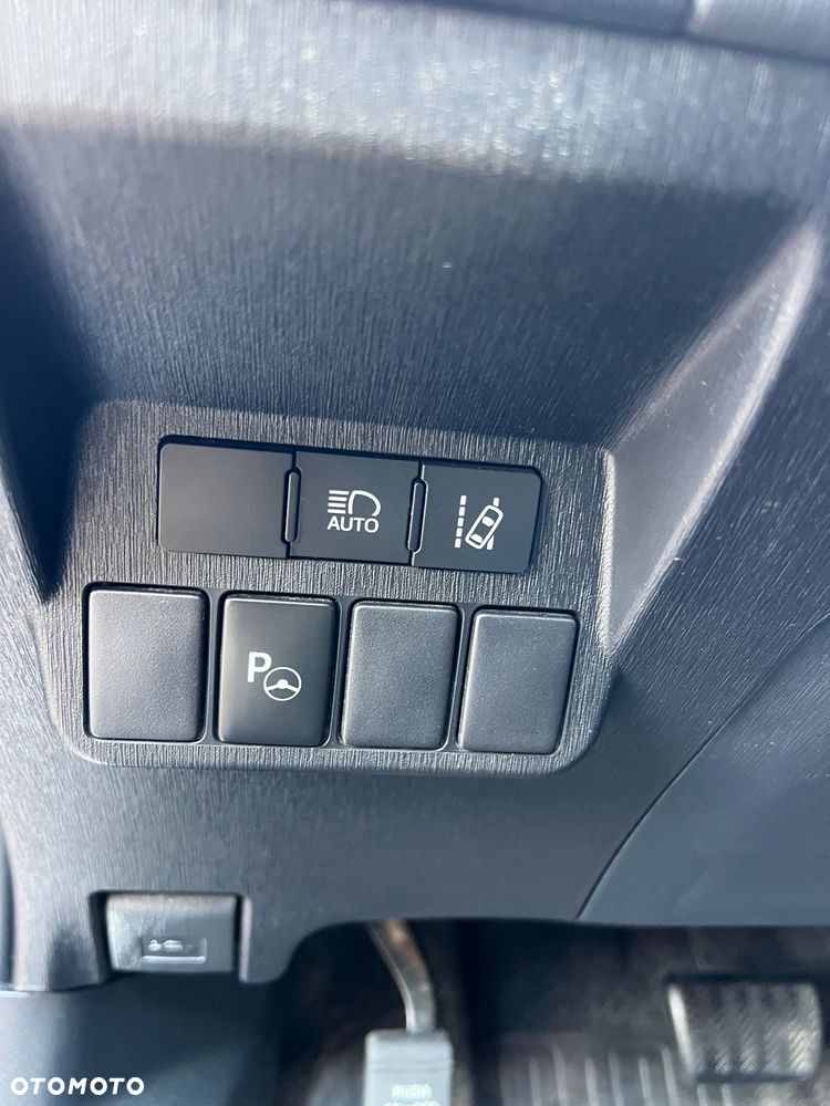 Toyota Prius 1.8 Hybrid Premium - 28