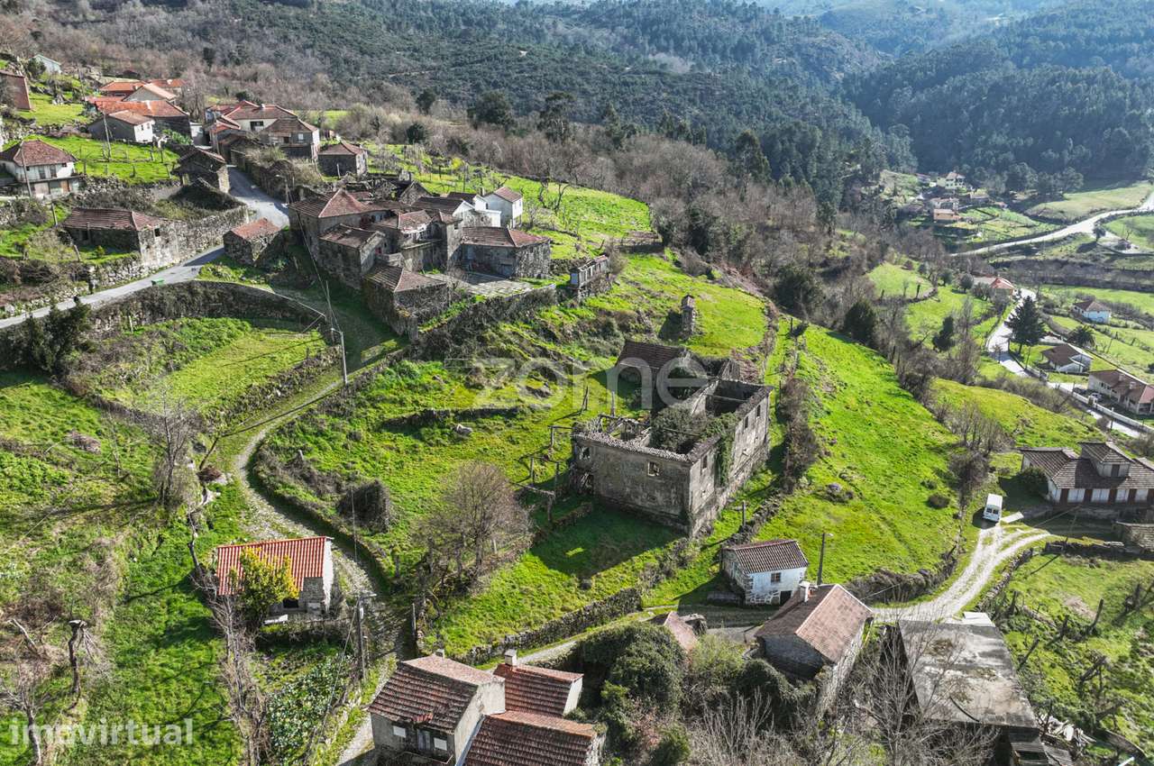 Moradia para reconstruir com terreno de 3.400 m2 - Ribeira de Pena - Grande imagem: 4/18