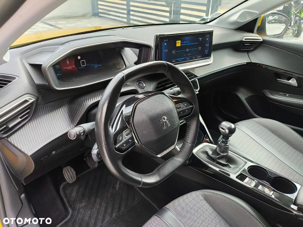Peugeot 208 - 12