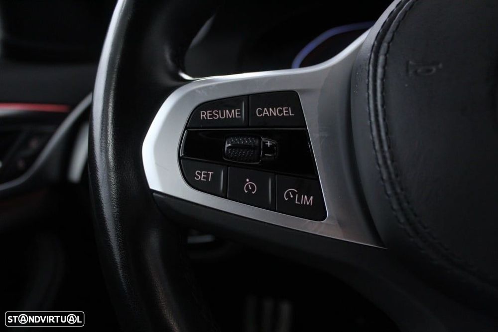 BMW 520 d Pack Desportivo M Auto - 22