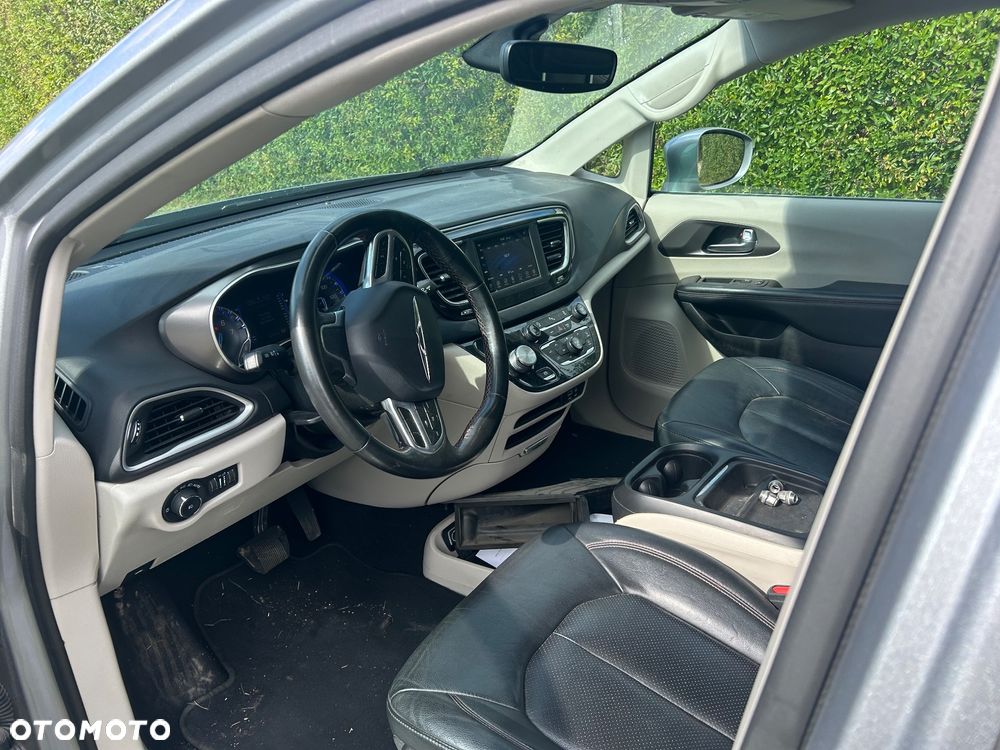 Chrysler Pacifica - 11