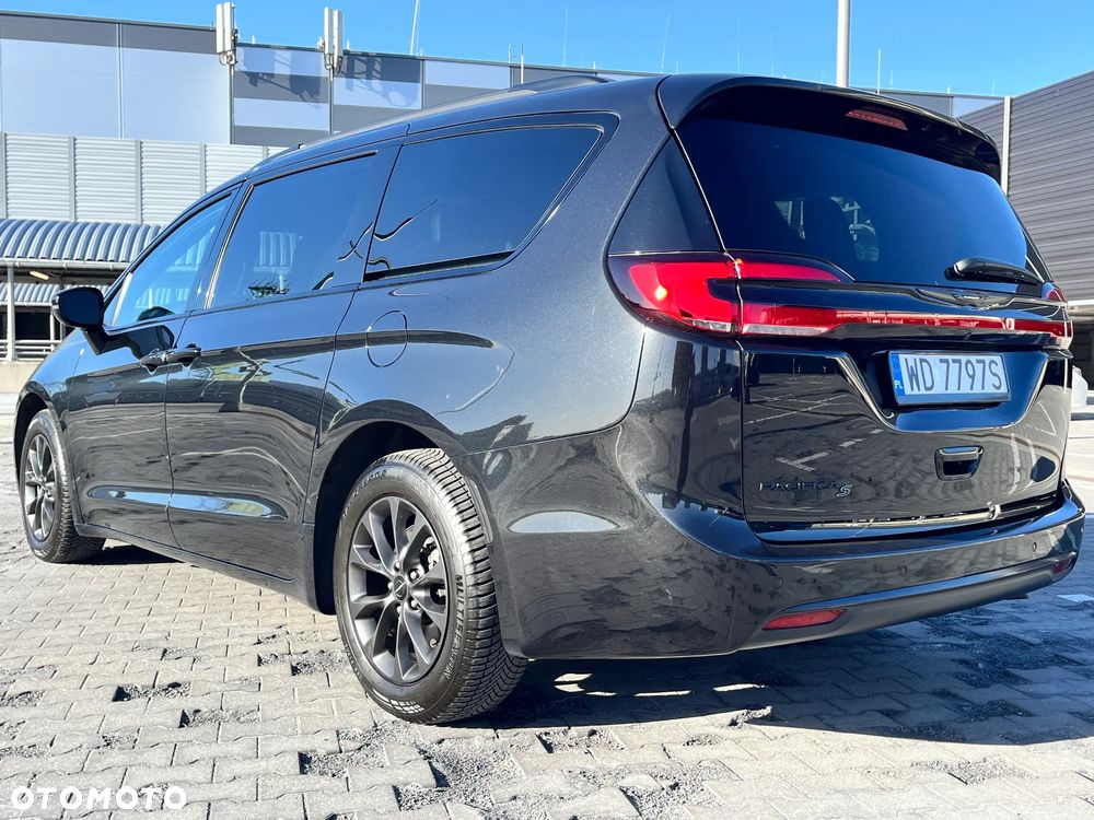 Chrysler Pacifica - 8