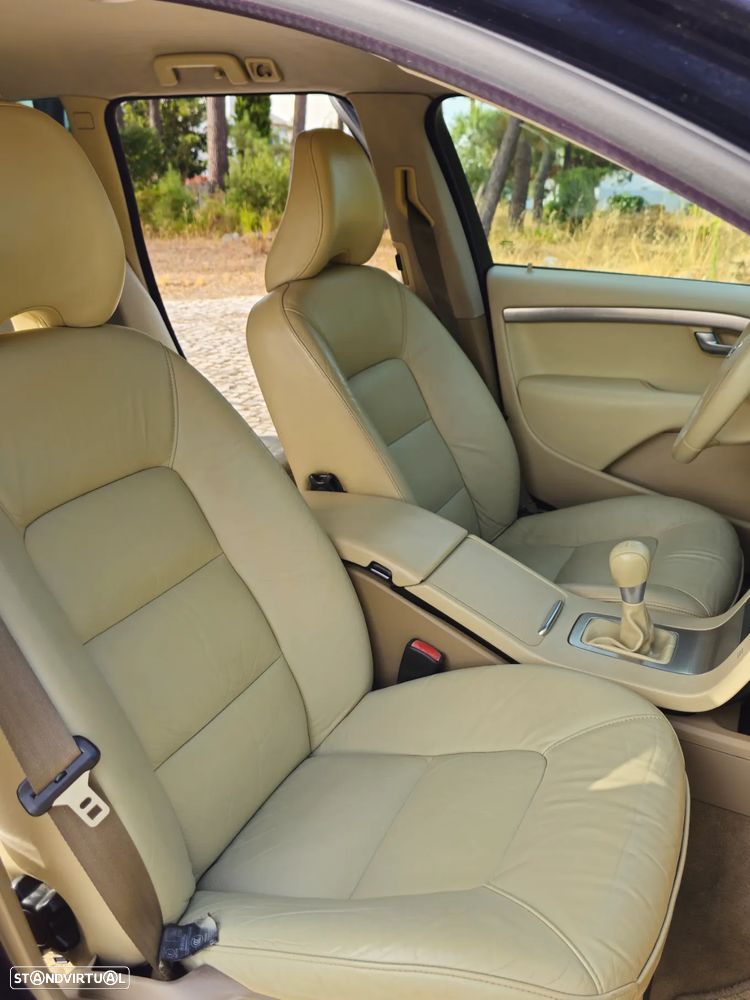 Volvo V70 2.0 D Momentum - 19
