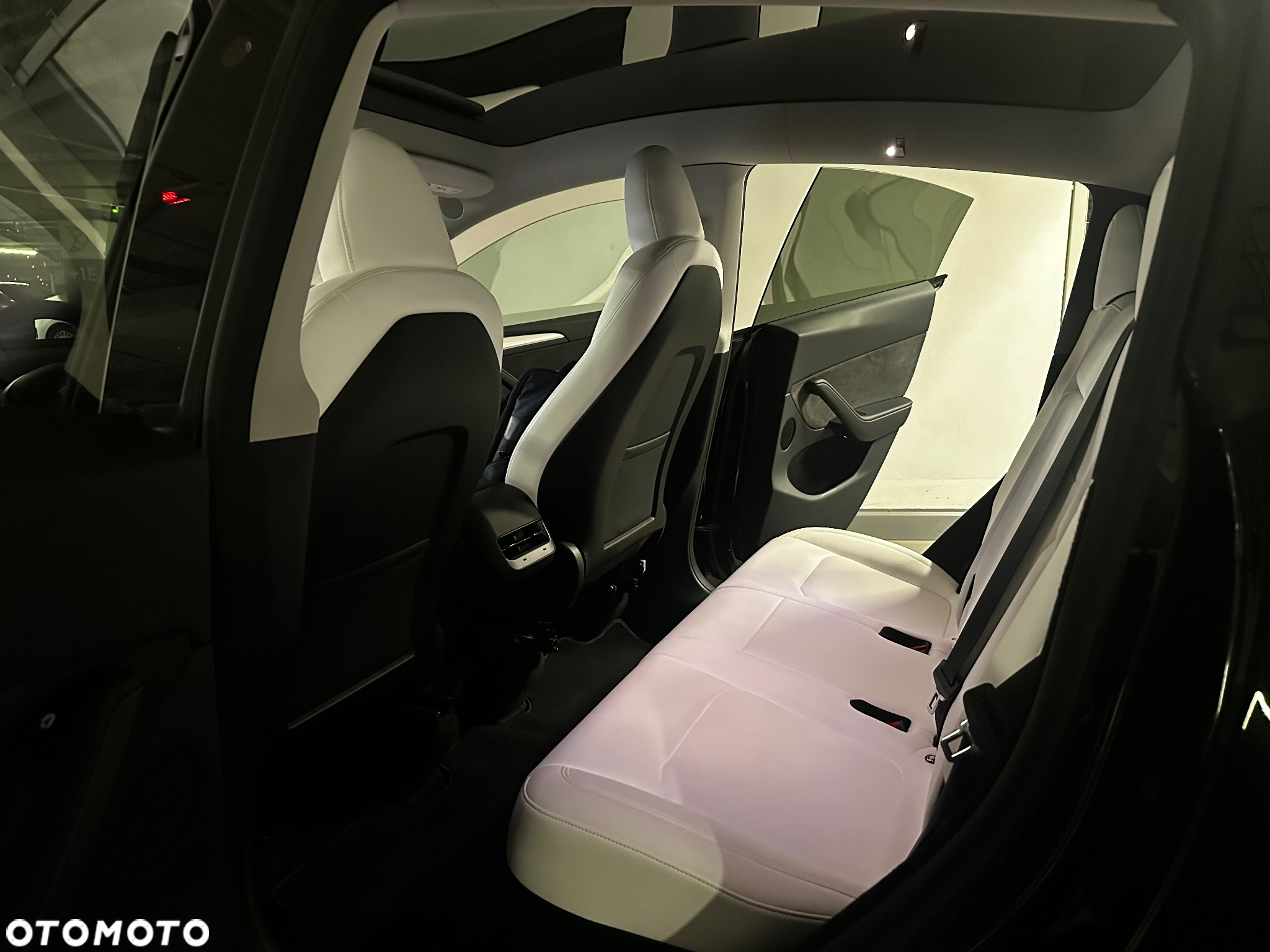 Tesla Y Long Range AWD - 15