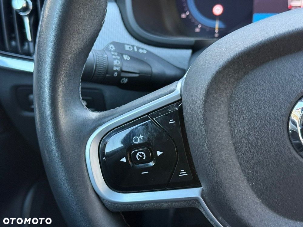 Volvo V90 T8 AWD Plug-In Hybrid R-Design - 26