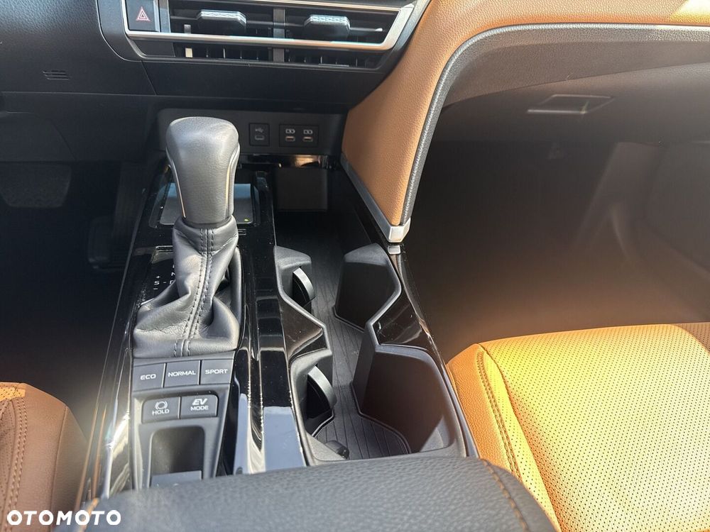 Toyota Camry - 24