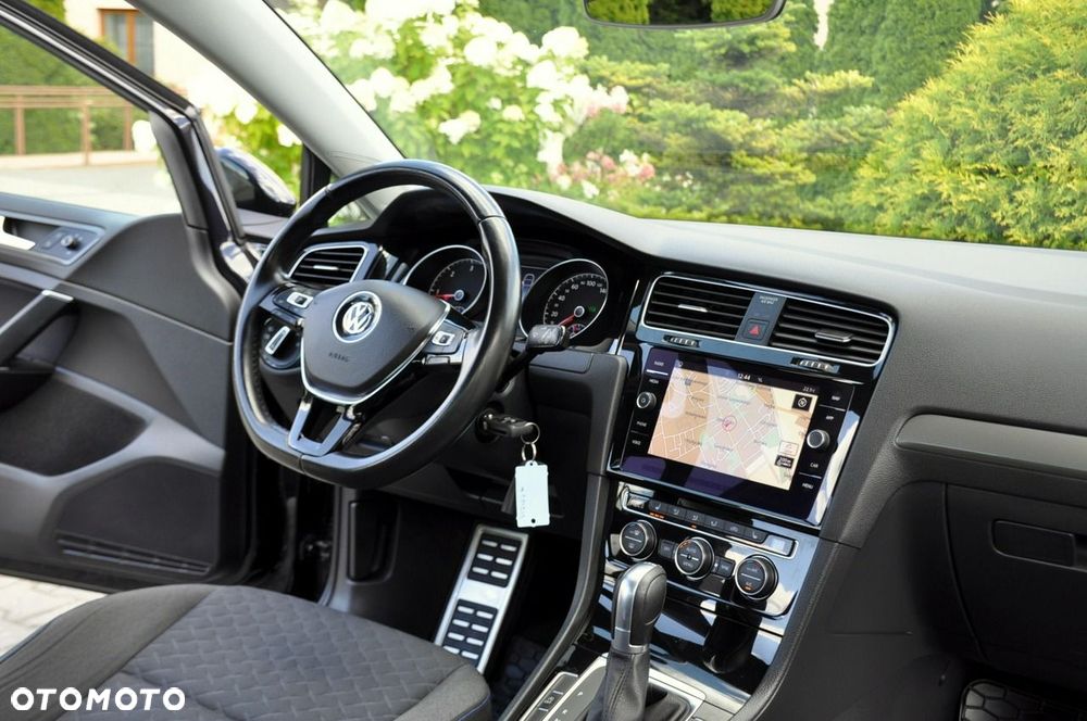 Volkswagen Golf - 26