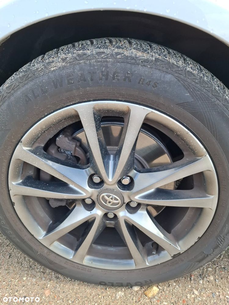 Toyota Avensis - 17