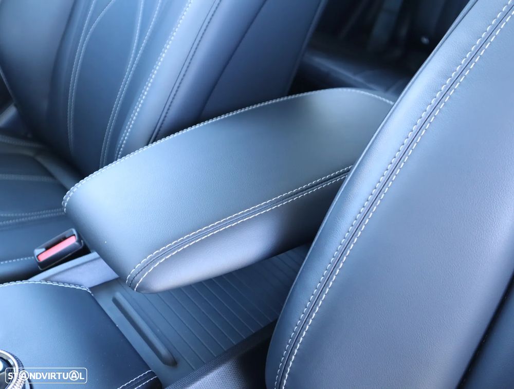 Ford Mustang Mach-E Standard - 38