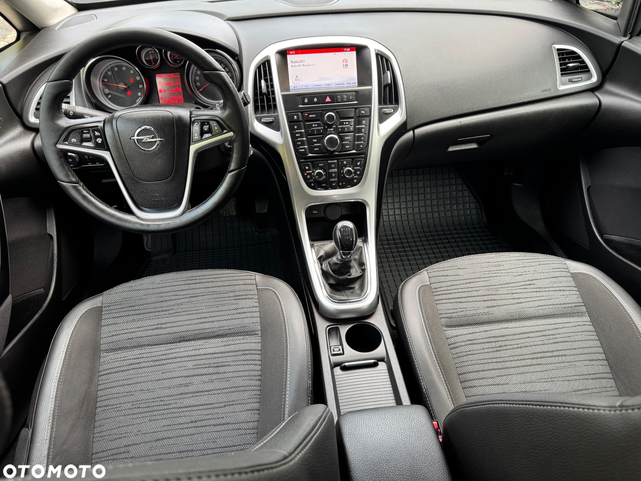 Opel Astra IV 1.4 T Cosmo - 19