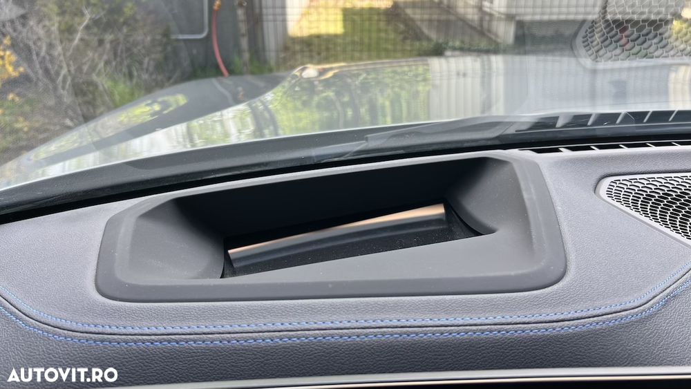 BMW Seria 3 330i xDrive AT - 36