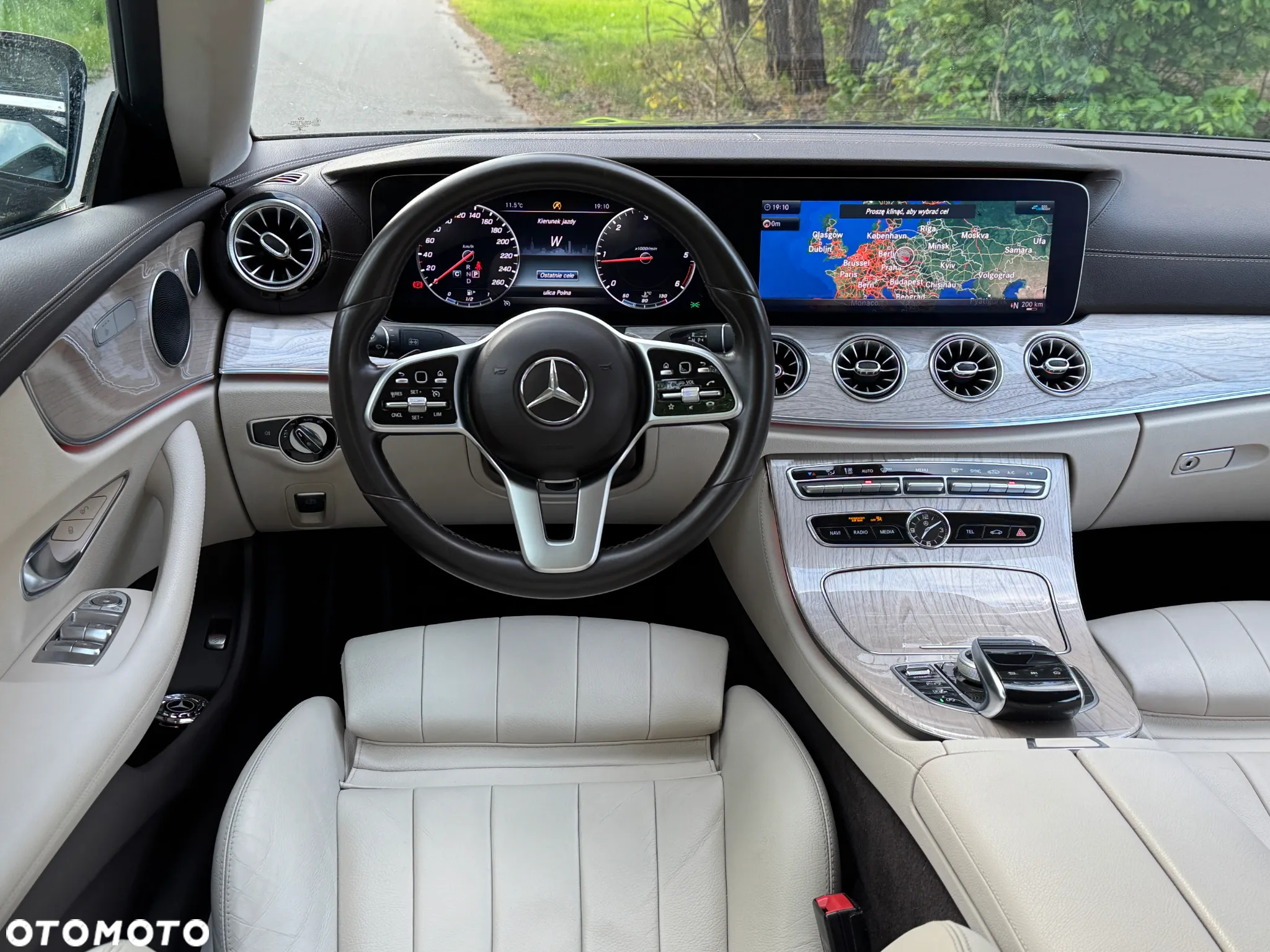 Mercedes-Benz Klasa E 220 d Coupe 9G-TRONIC - 12