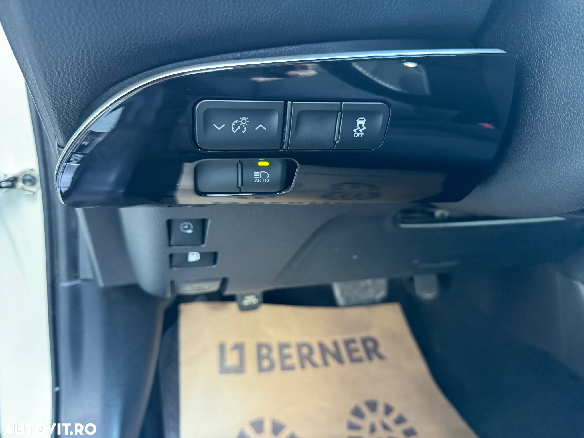 Toyota Prius Plug-in Hybrid Solar - 18