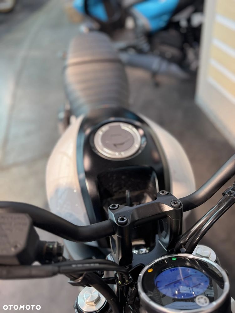 Yamaha XSR - 10