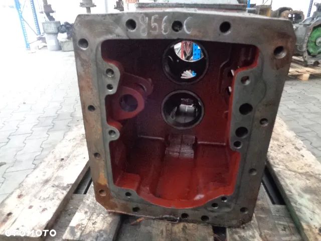 Obudowa skrzyni biegów 5164693 New Holland 8560 - 2