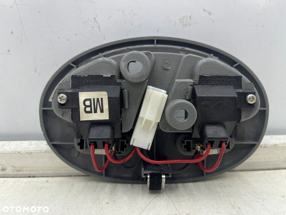 Lampka oświetlenia kabiny Chevrolet Nubira III J200 05-12r. przednia wnętrza podsufitki sufitowa - 2