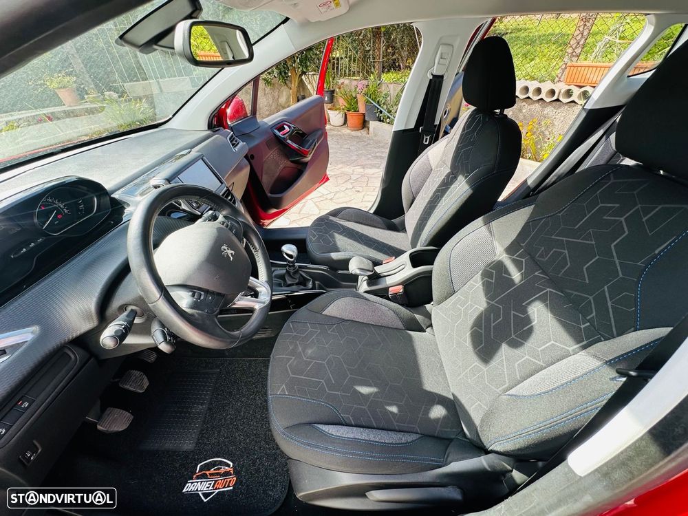 Peugeot 2008 1.2 PureTech Signature - 8