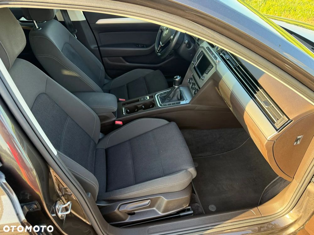 Volkswagen Passat 1.6 TDI (BlueMotion Technology) Comfortline - 15