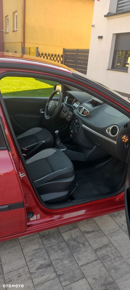 Renault Clio 1.2 16V Alize - 2