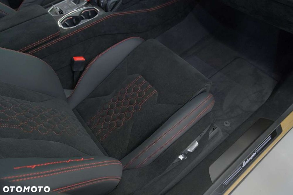 Lamborghini Urus - 30