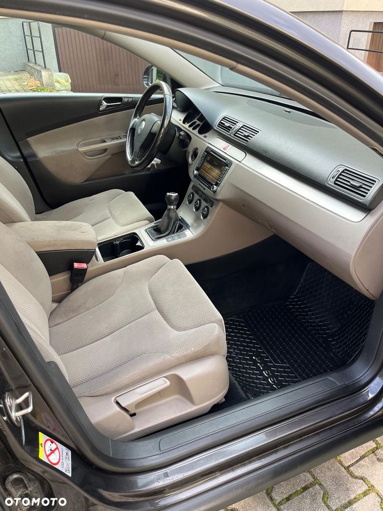 Volkswagen Passat - 12