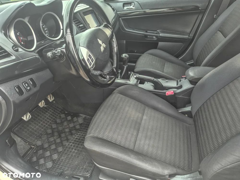 Mitsubishi Lancer 1.6 Intense - 13