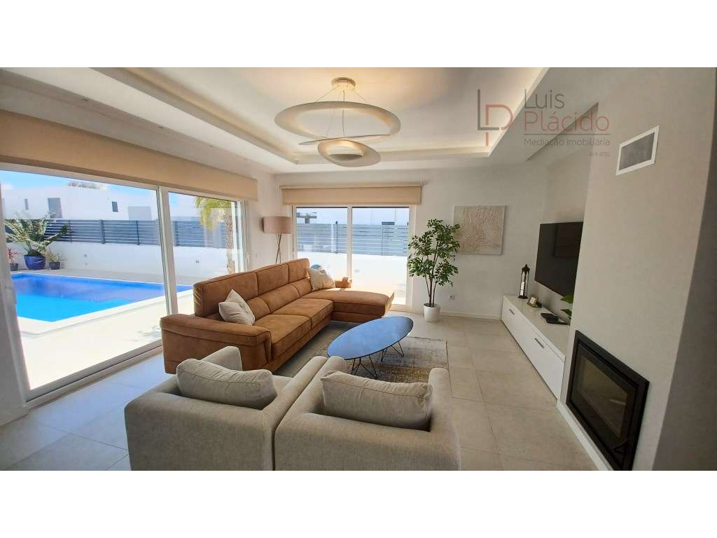 MORADIA MODERNA EM PORTO COVO C/ PISCINA - Grande imagem: 3/34