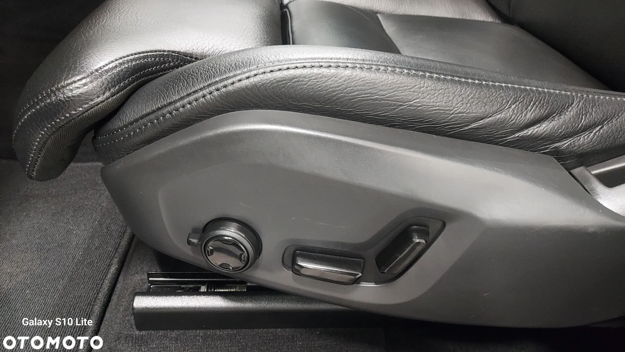 Volvo XC 60 T6 Plug-In Hybrid AWD Inscription - 17