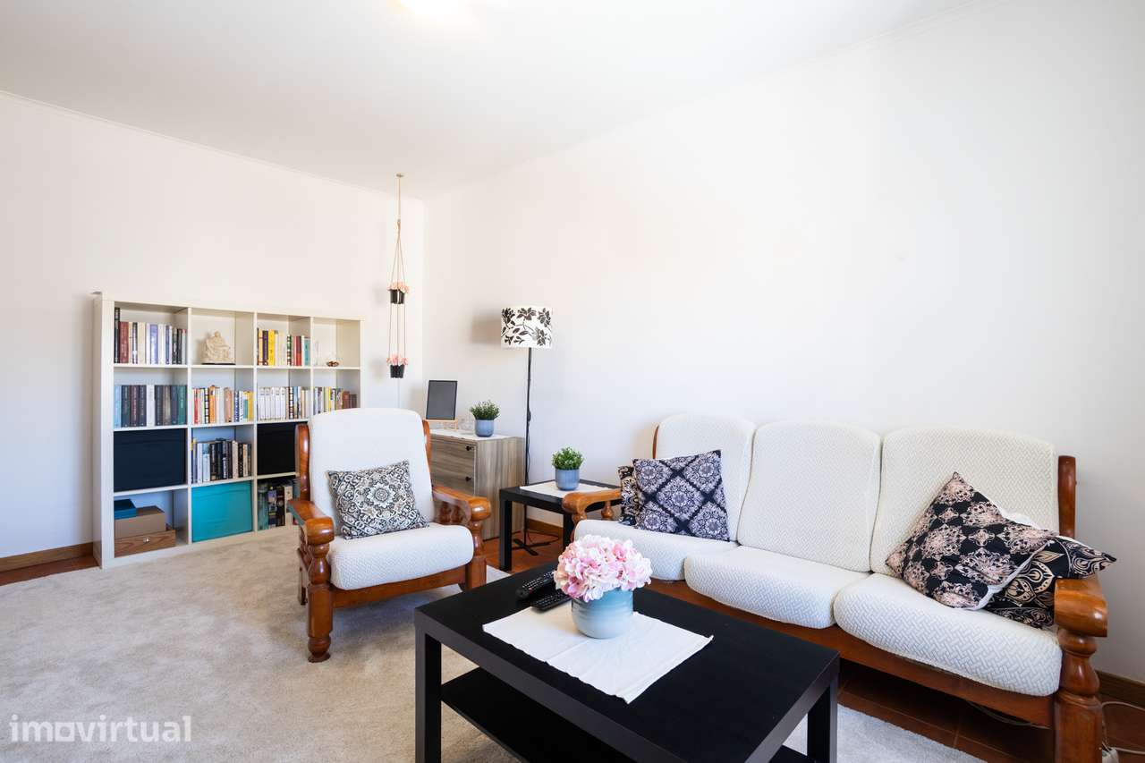 Apartamento T1 Luminoso e Moderno no Coração de Carnaxide - Conforto e - Grande imagem: 2/17