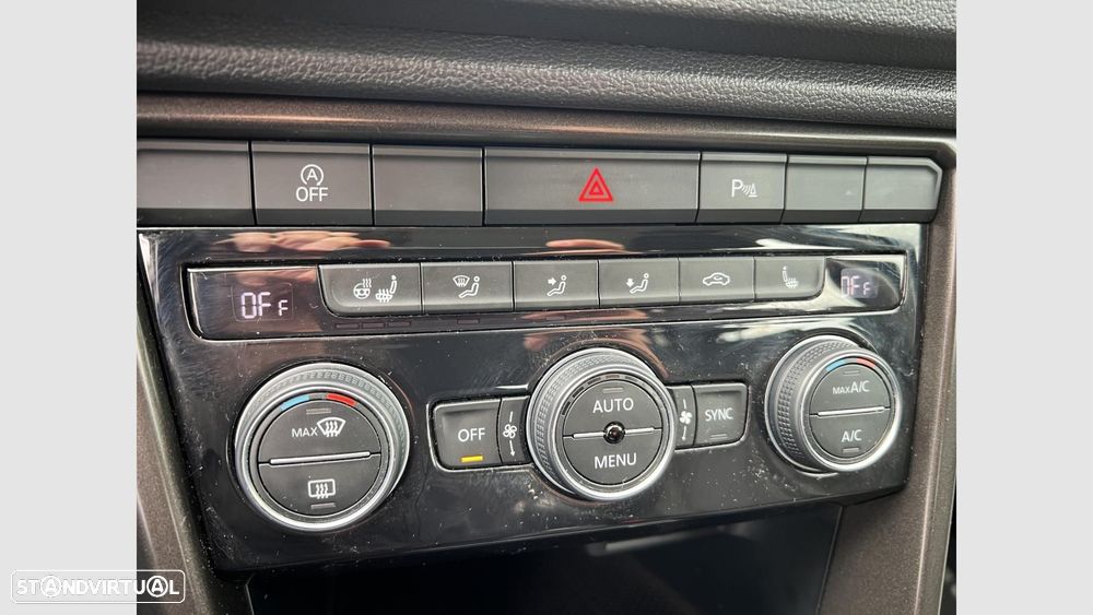 Volkswagen T-Roc 1.0 TSI Style — fotografia 16