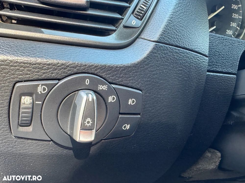 BMW X1 sDrive18d - 12