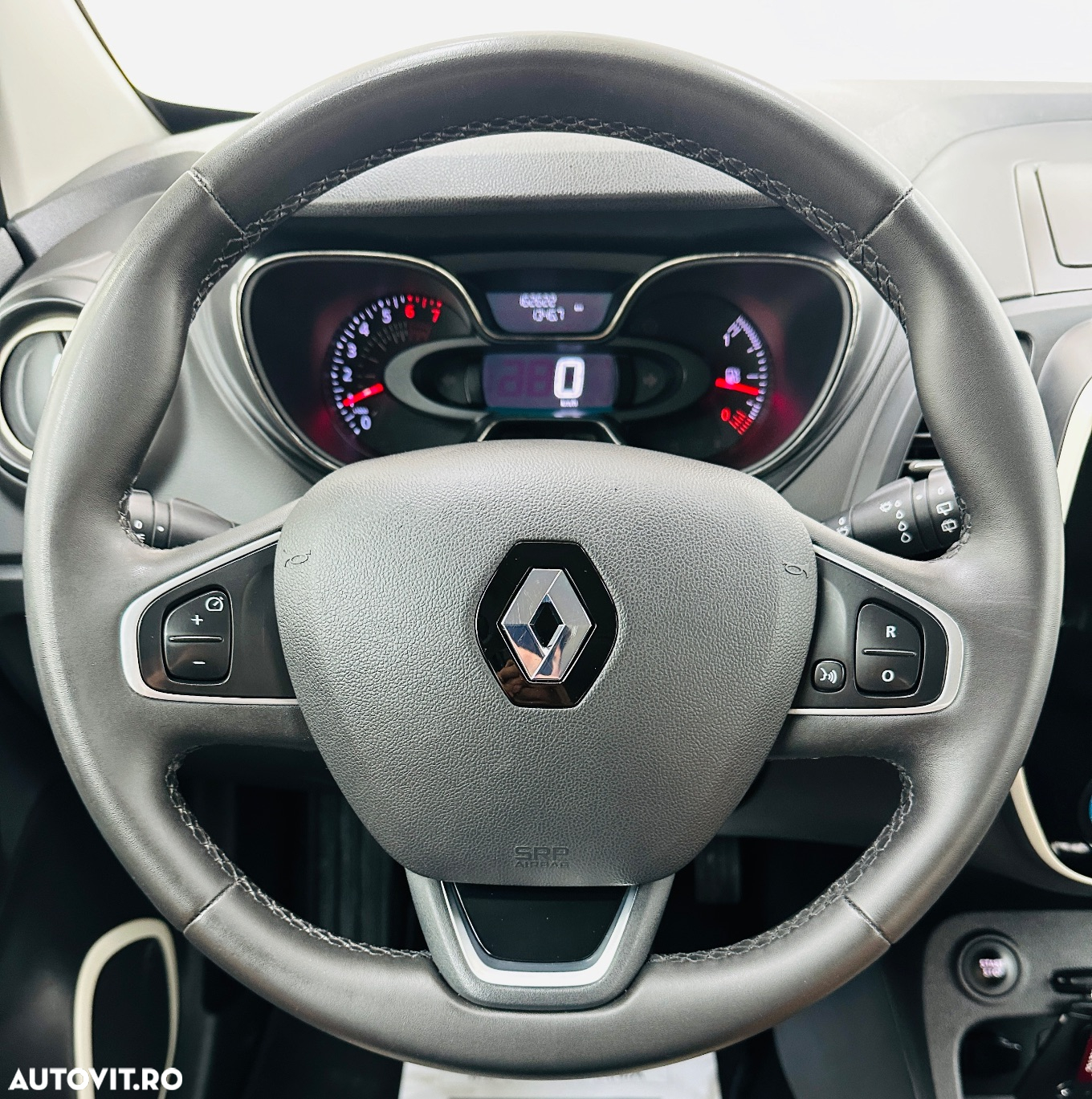 Renault Captur - 32