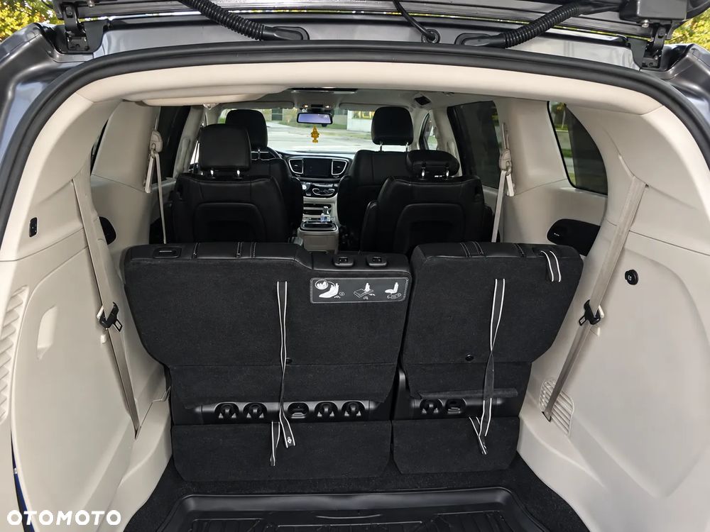 Chrysler Pacifica - 23