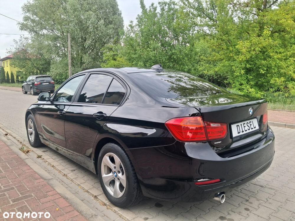 BMW Seria 3 318d Sport Line - 10