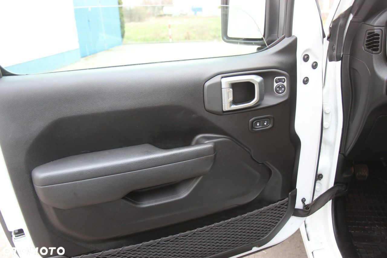 Jeep Wrangler - 22