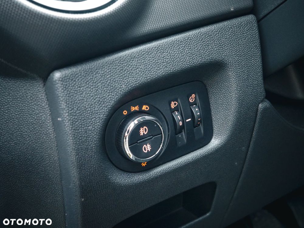 Opel Corsa 1.4 16V Energy - 11