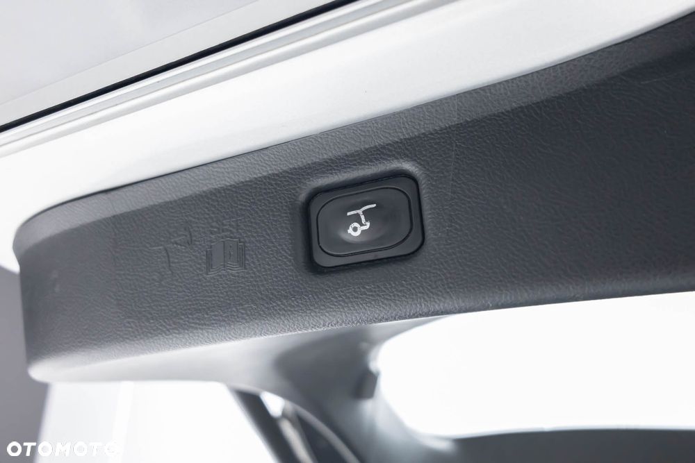 Ford S-Max 2.5 Duratec FHEV TITANIUM - 41