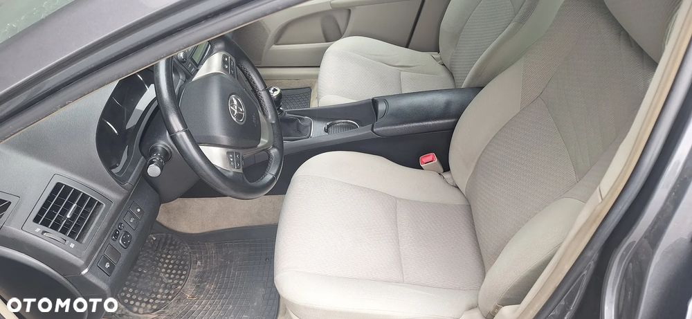 Toyota Avensis 2.2 D-4D 2010 - 10