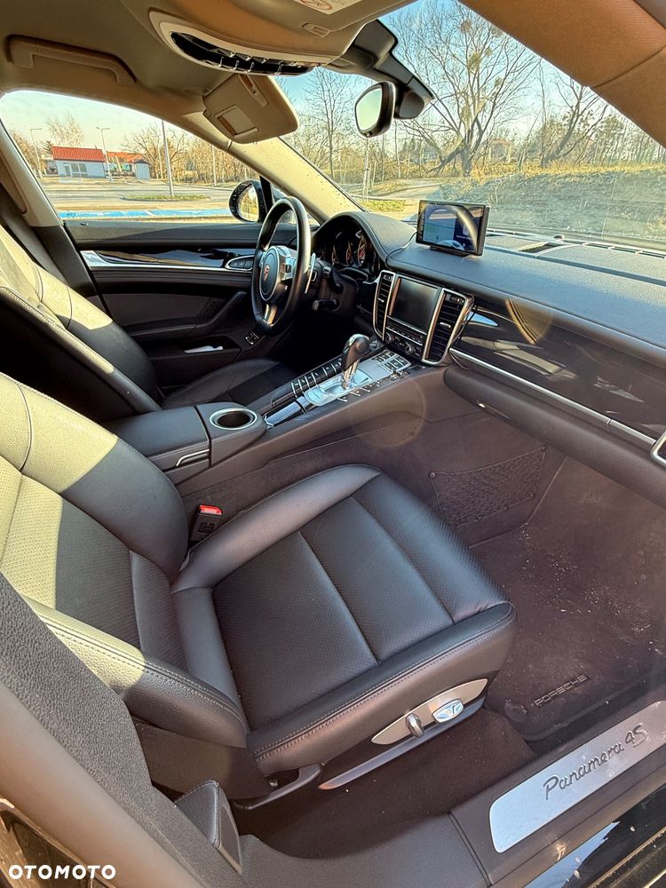 Porsche Panamera 4S - 19