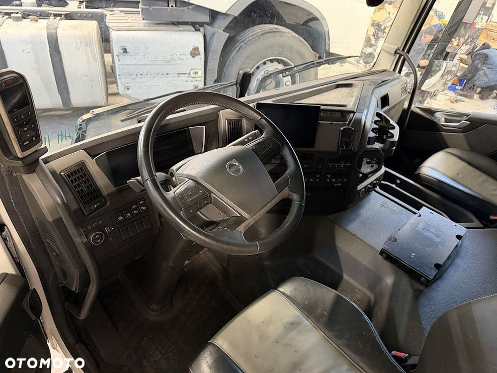 KABINA KOMPLETNA VOLVO GLOBETROTTER FM5 EURO6 - 6