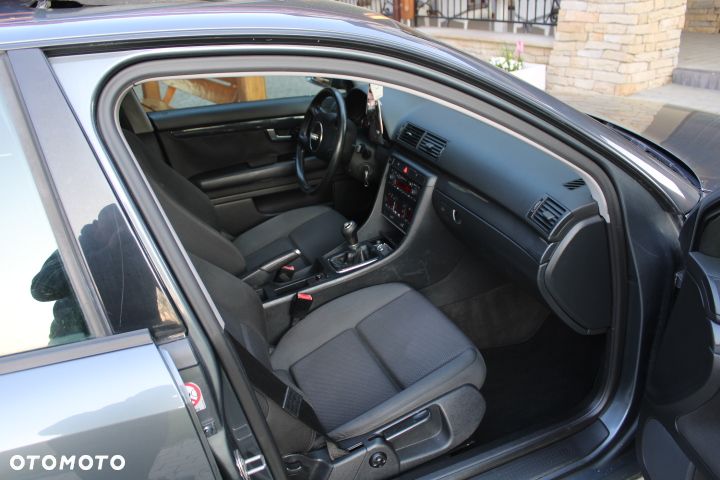 Audi A4 Limousine - 8