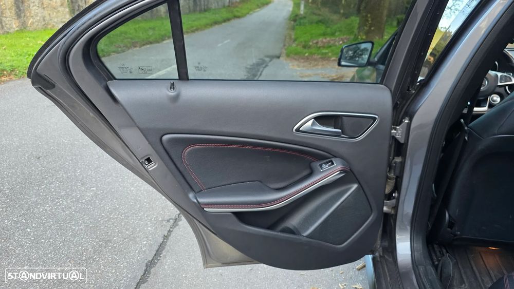 Mercedes-Benz A 220 d 7G-DCT AMG Line - 16