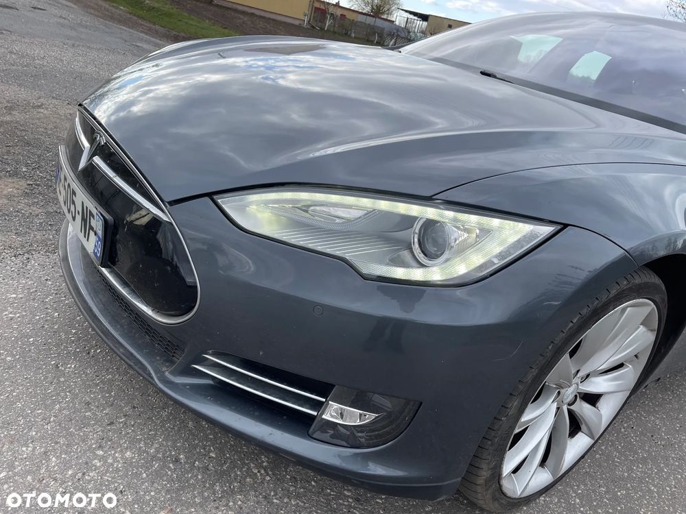 Tesla Model S - 26