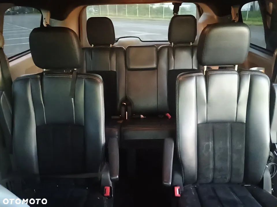 Dodge Grand Caravan - 8