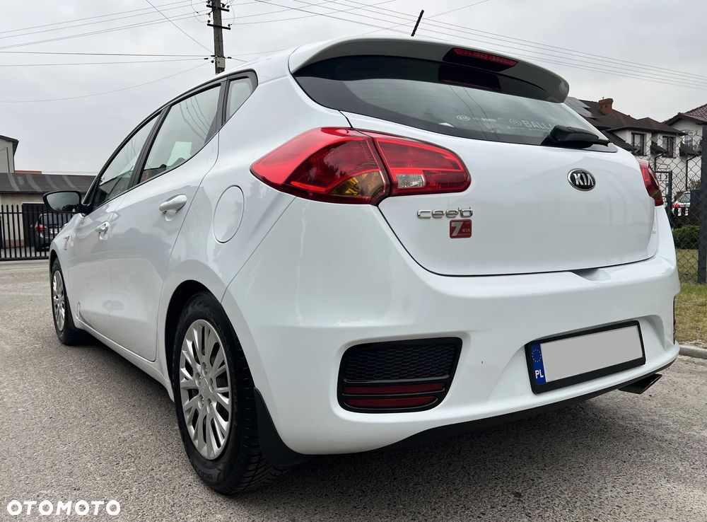 Kia Ceed 1.4 L - 6