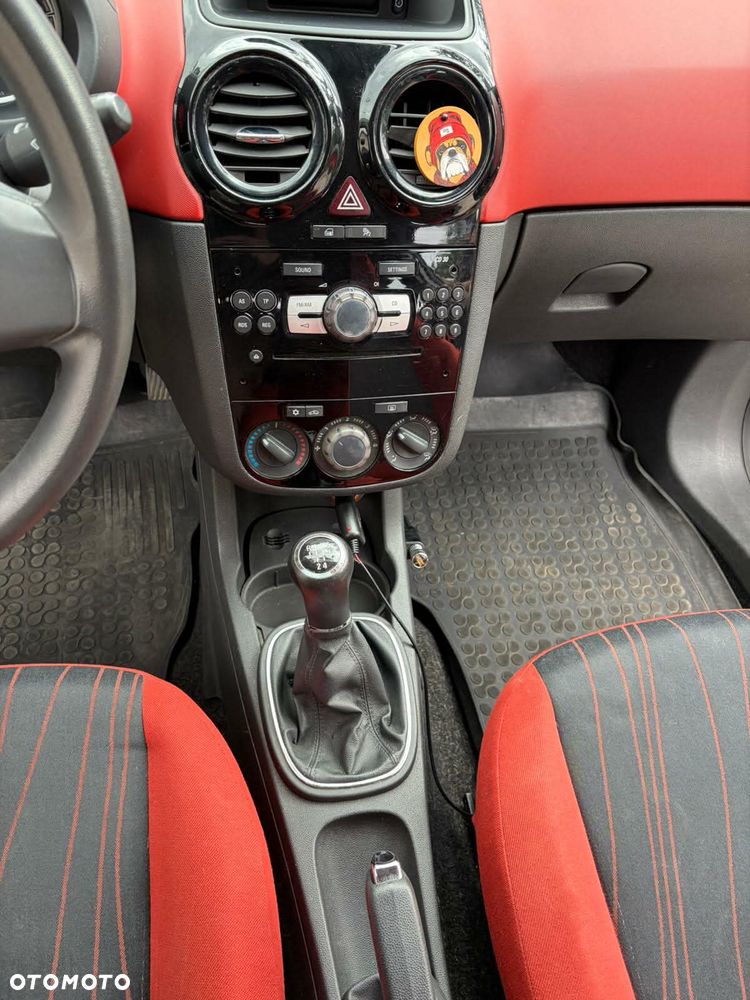 Opel Corsa 1.4 16V Cosmo - 12