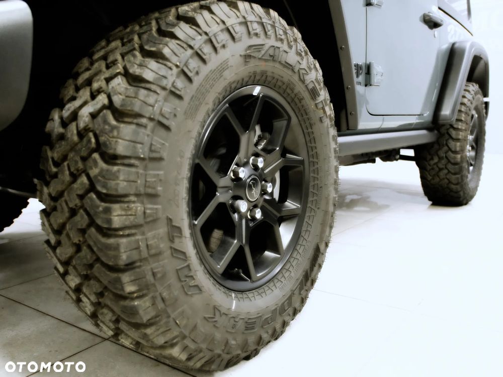 Jeep Wrangler - 10