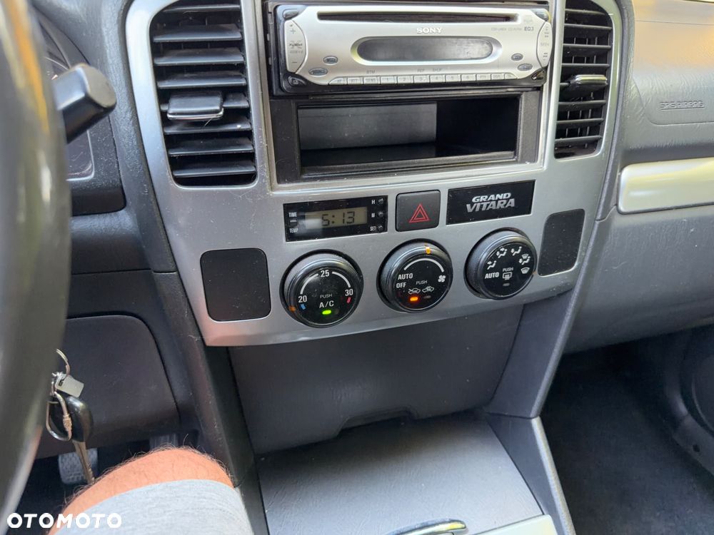 Suzuki Grand Vitara 2.0 - 17