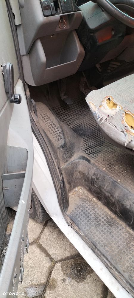 Volkswagen Caravelle - 2